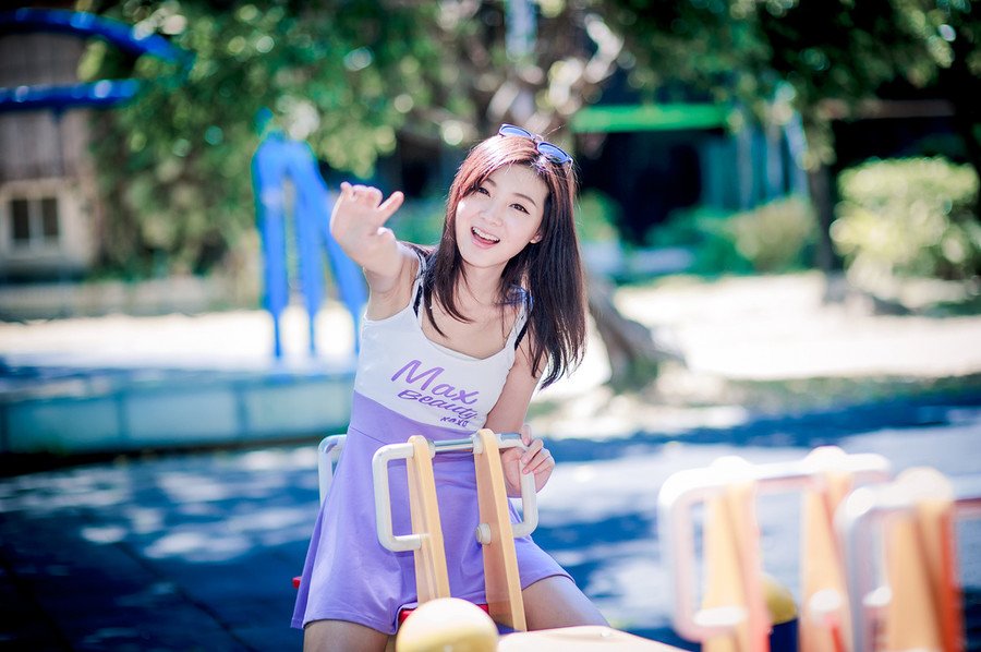 邓贤会意，微笑着点点头，算是默认了庞统的意思，至于原本的蜀中四将如今却变成了三将，已经没人在意了。